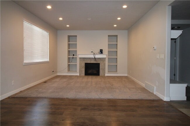 Photo - 875 N Main St