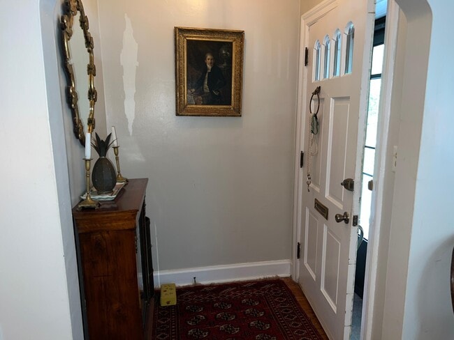 Photo - 342 Marion St SE