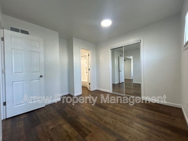 1121 N College Dr