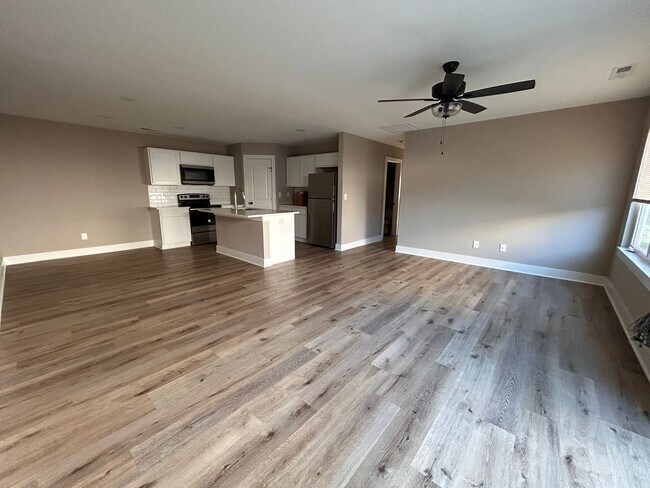 Photo - 1611-1613Dugan Unit 1611