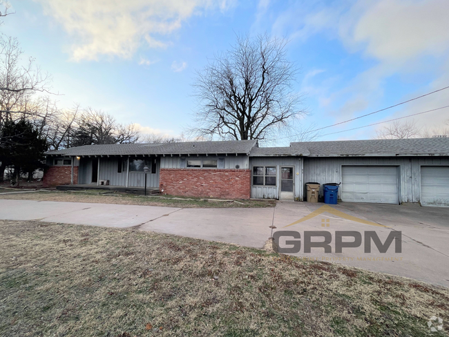 Building Photo - Ranch Style 4 Bedroom Rental