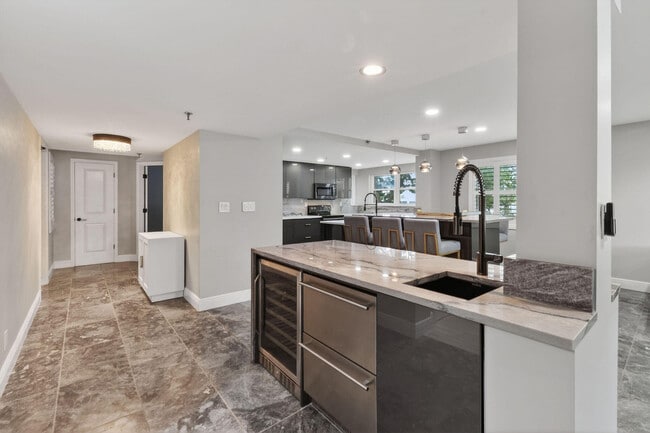 Photo - 372 Golfview Rd Unit 201