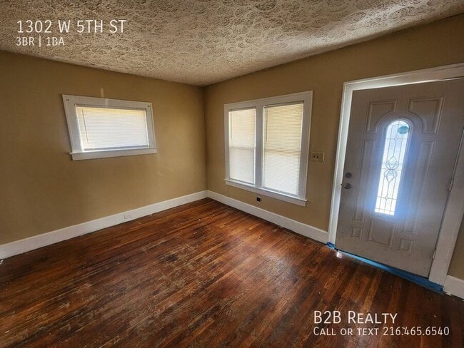 Photo - 1302 W 5th St Apartment