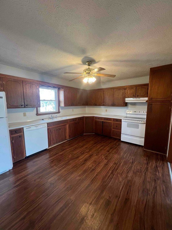 Photo - 221 W Bedford St