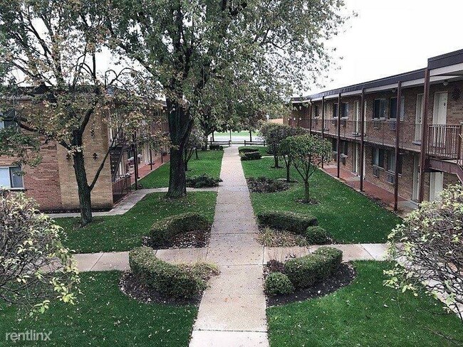 Photo - 8500 Waukegan Rd Unidad 8506-11 ONE BEDROOM