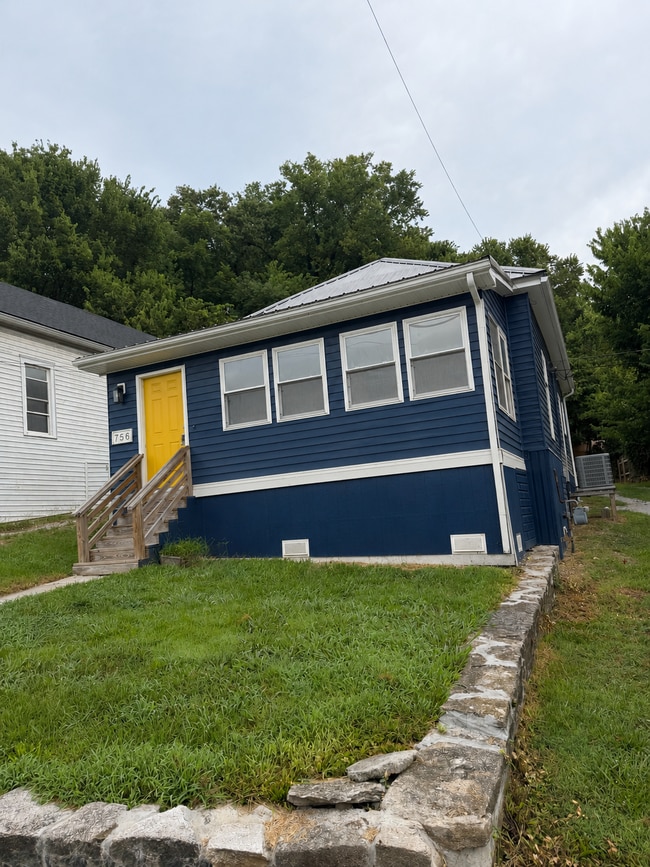 Building Photo - 756 Benson Ave