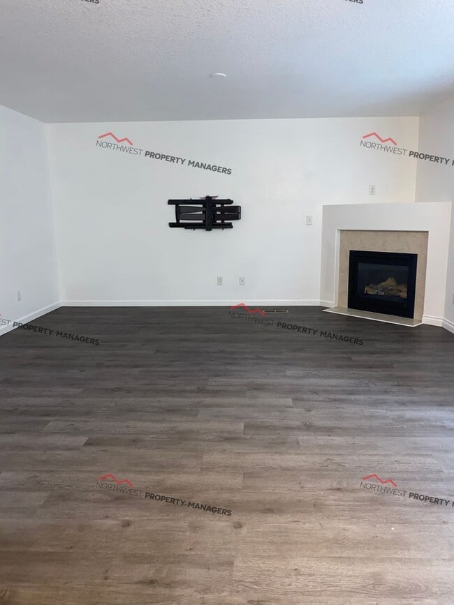 Photo - STATUS: AVAILABLE | R256 | $2595