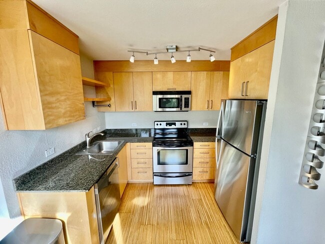 Gorgeous 2bd/2bath Downtown Condo - With F... - Gorgeous 2bd/2bath Downtown Condo - With F...