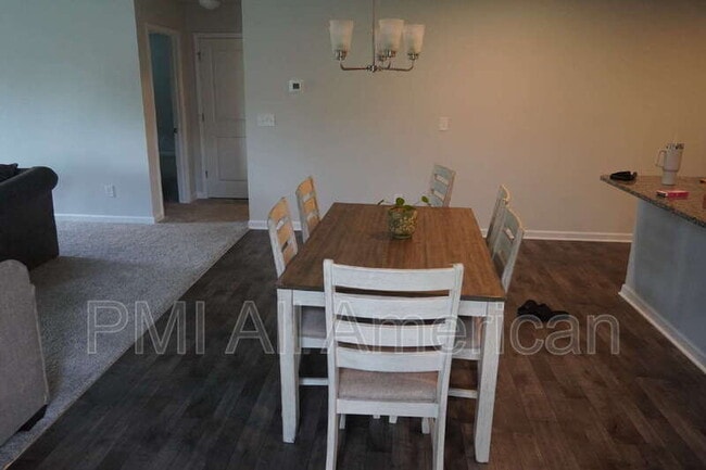 Photo - 289 Greenbay St