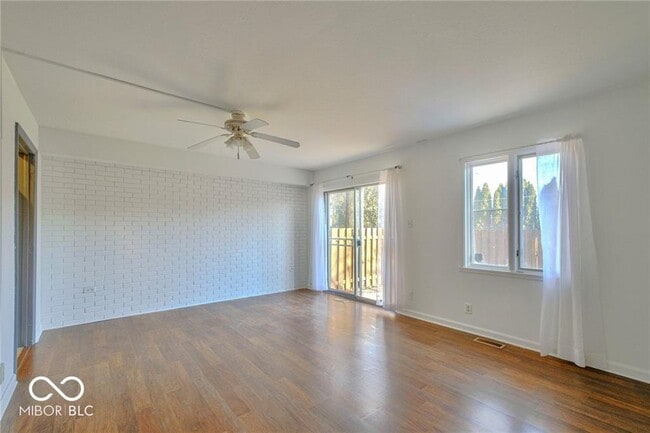 Photo - 8527 Canterbury Square E