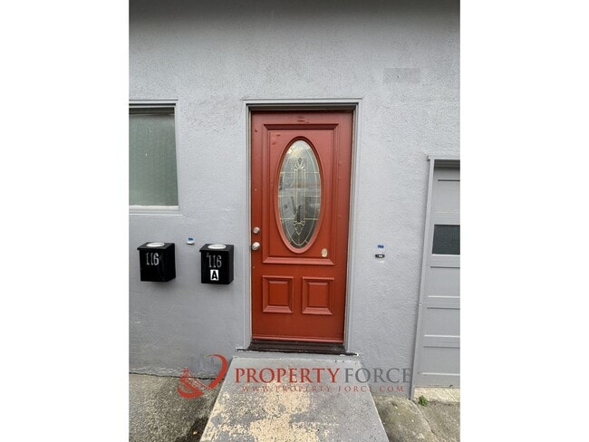 Building Photo - 116 Madrone Ave