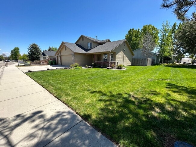 Photo - 721 E Hawk St