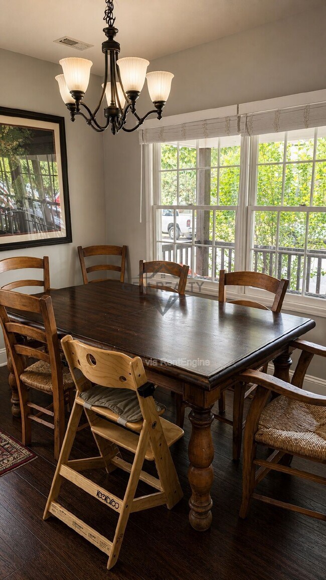 Photo - 209 Prince Edward St