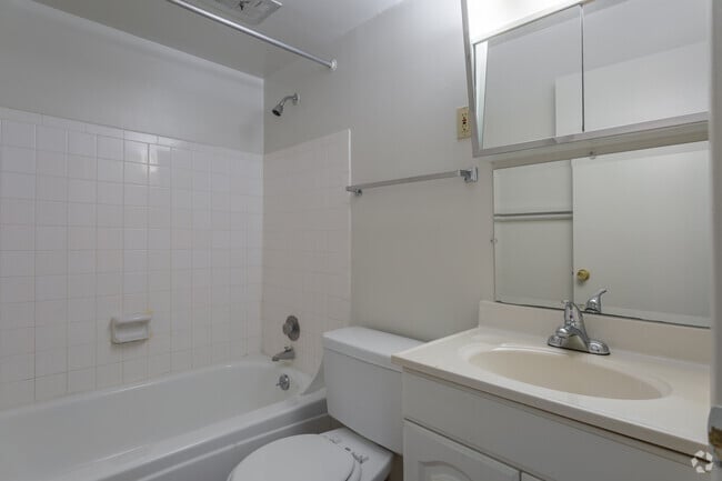 1BD 1BA 550 sq. ft. - Oakwood Park Apartments