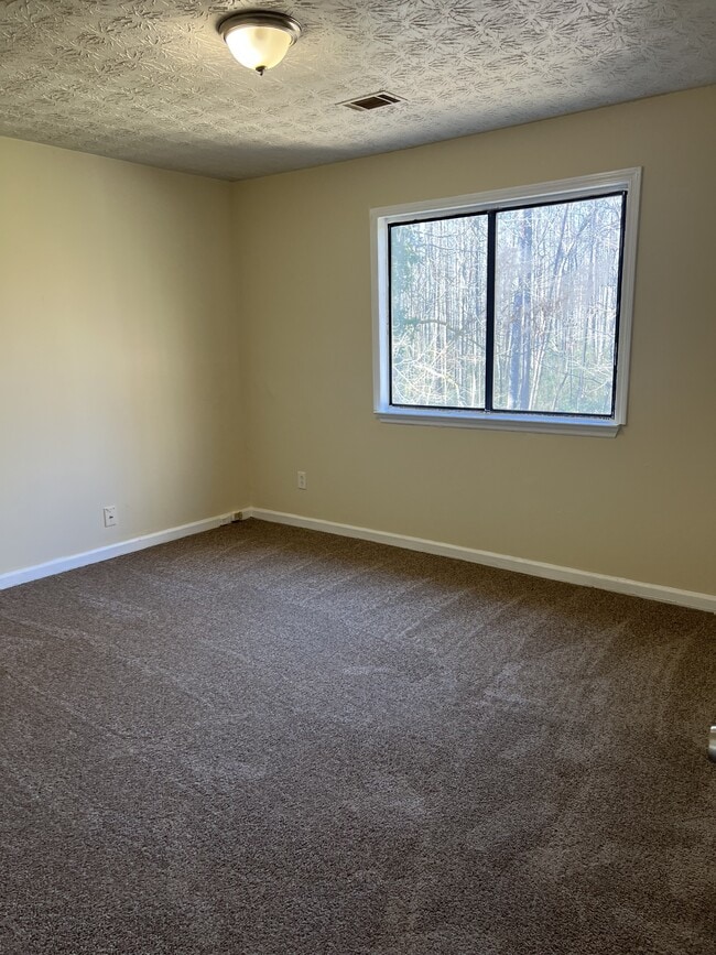 Photo - 853 Hemingway Rd