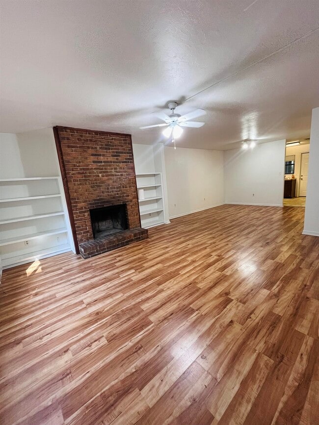 Photo - 581 Holyoke Ct Unidad C