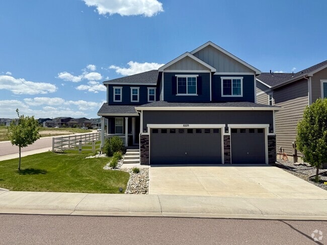 Building Photo - Spacious 5-Bedroom home with beautiful Vie...