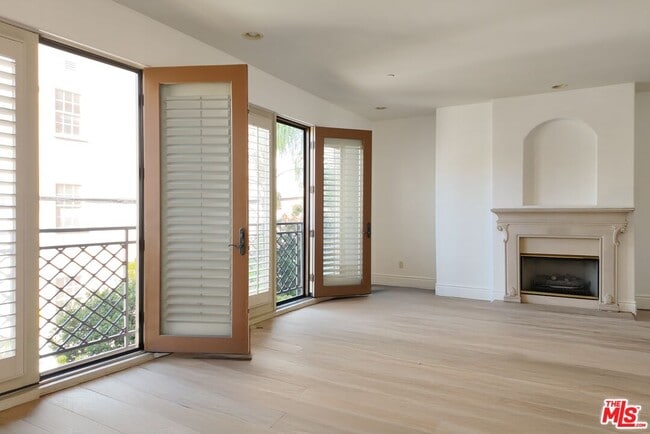 Photo - 137 S Spalding Dr Unit 203