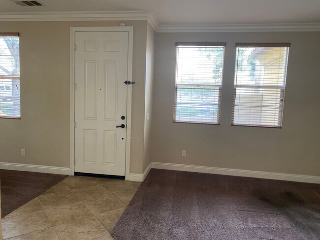 Photo - 3 bedroom/Patio 2 story, attached garage Great Access to the I215.