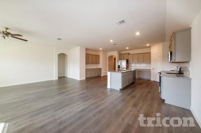 Photo - 431 Rivendale Way