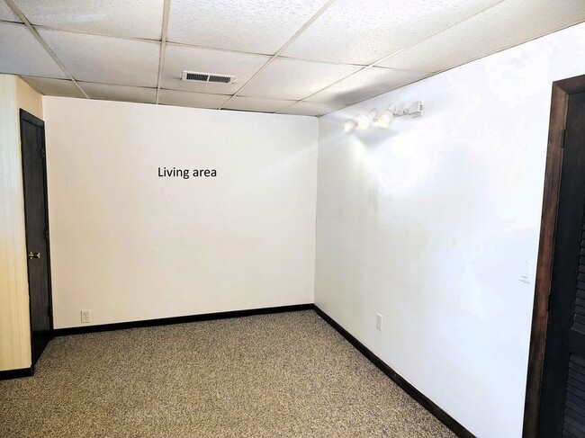 Photo - 124 Mammoth Rd