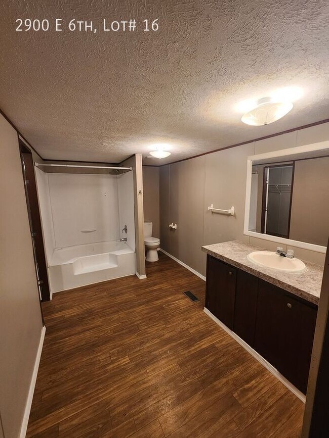 Photo - 2900 E 6th Ave