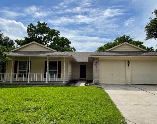 Building Photo - 21311 Meadowhill Dr Rental