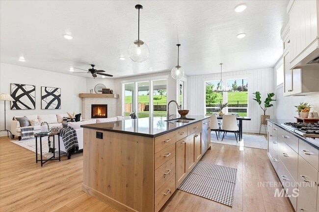 2374 S Pelion Way