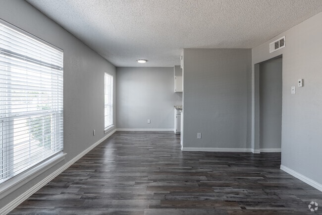 1BR, 1BA - 635SF