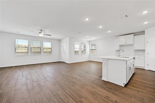 Photo - 806 Pepperbark Loop