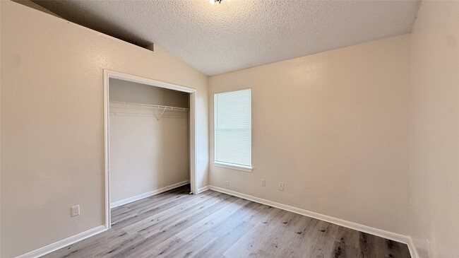 Photo - 15821 Ridgecroft Rd