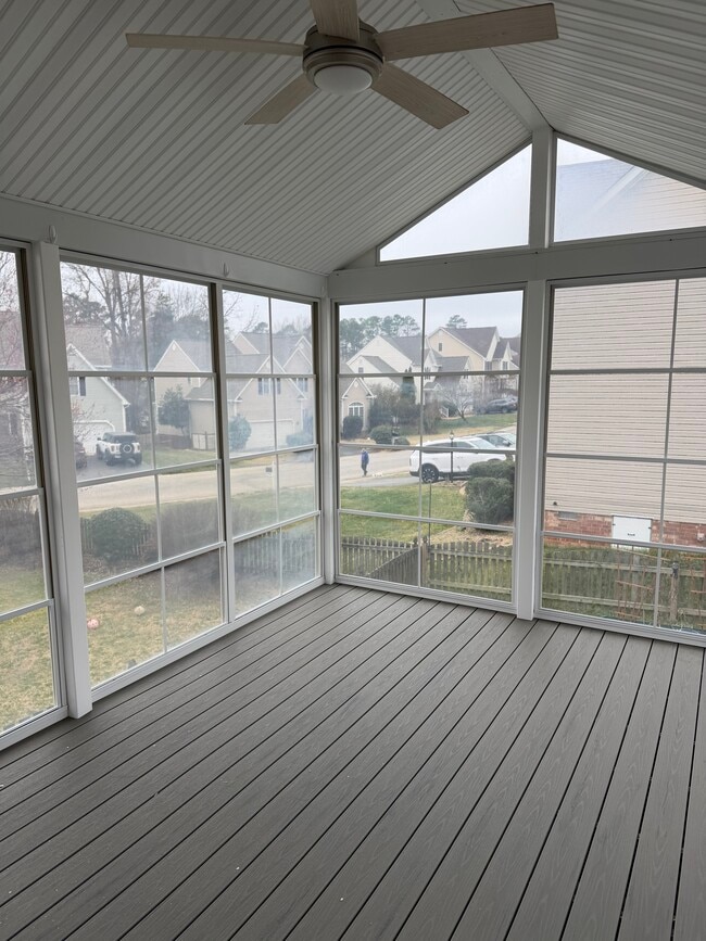 Screened Porch - 2912 Tidal Dr