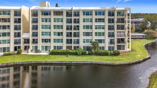 Building Photo - 225 Country Club Dr Unit 1404