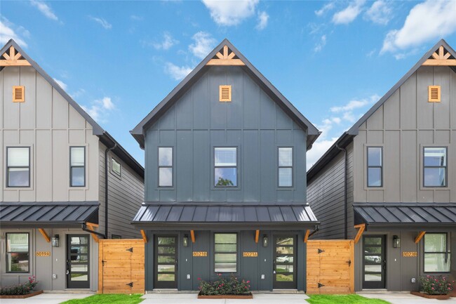 Building Photo - 8013 Cora St