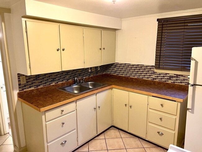 Photo - 676 N Davis St Unidad 5