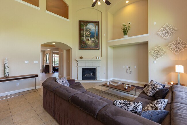 Photo - 162 W Hullwood Ct