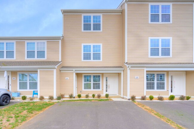 Oak Tree Townhome| 3 Story| 3 Bed 3.5 Bath... - Oak Tree Townhome| 3 Story| 3 Bed 3.5 Bath...