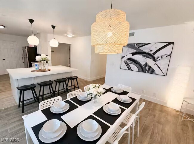 Photo - 6969 Paddington Way