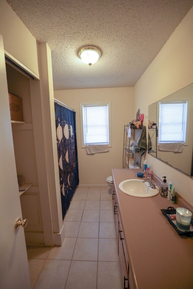 Photo - 2 Bedroom Apartment Close to Campus!