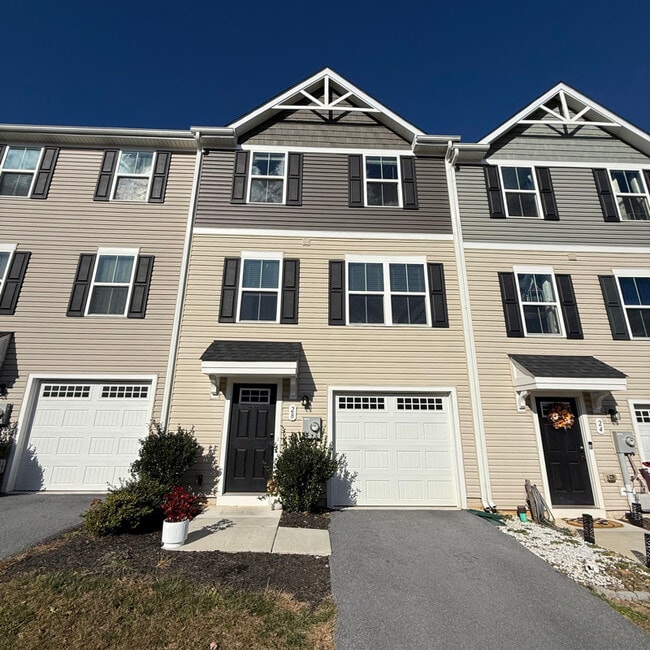 Photo - 28 Sebago Pl