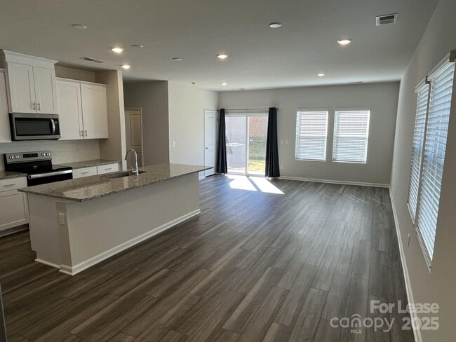 Photo - 3863 County Down Ave