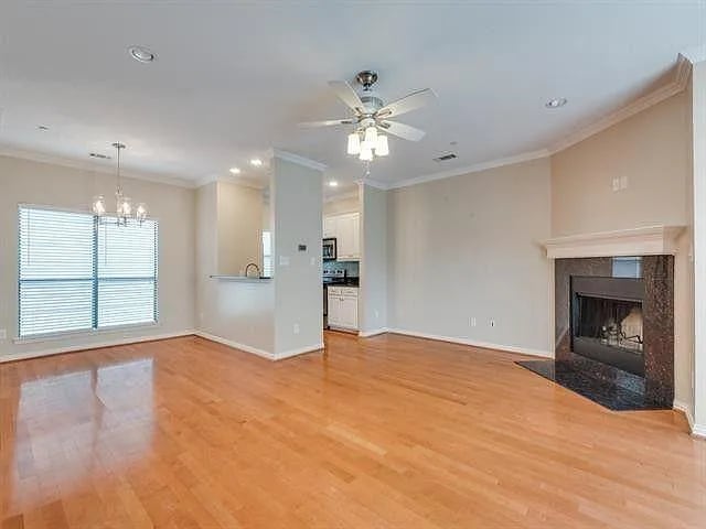 Building Photo - 2407 Stutz Dr Unit B2