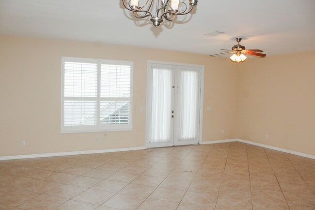 Photo - WOW-WATER & ELECTRICITY-INCLUDED IN RENT! MOVE IN JUNE! FANTASTIC 3x2.5 WITH 2 CAR GARAGE!!