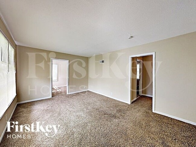 Photo - 815 St Jean St