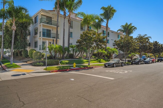 Stunning Hillcrest Condo 2 Bed 2 Bath 2 Pa... - Stunning Hillcrest Condo 2 Bed 2 Bath 2 Pa...