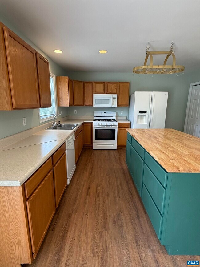 Photo - 1720 Daybreak Ln