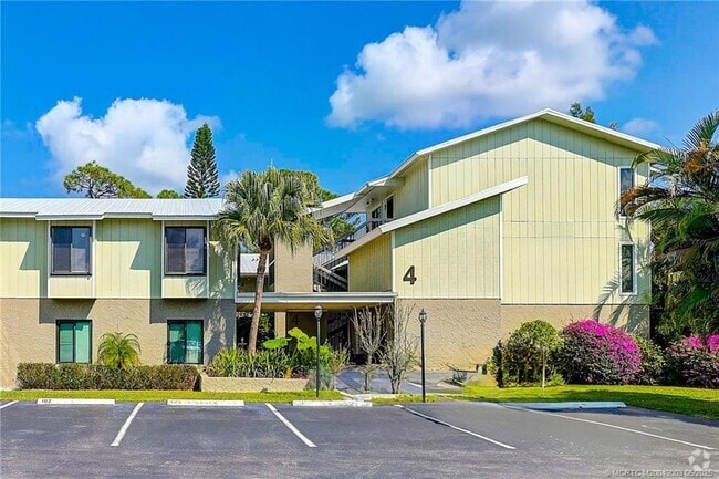 Building Photo - 800 NW Fork Rd Unit 4-12 Rental