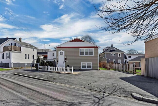 Building Photo - 66 Silver Lake Ave