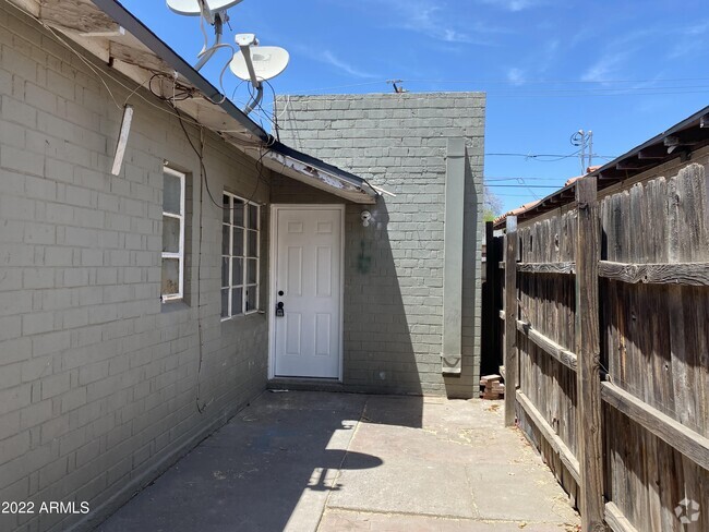 Building Photo - 1552 W McDowell Rd Unit 2 Rental