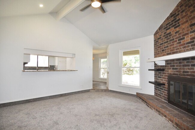 Photo - 205 Juniper Dr